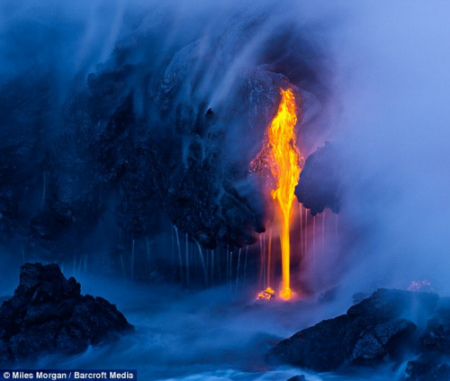 摄影师冒险拍火山喷发照 场面壮观令人震撼-贵
