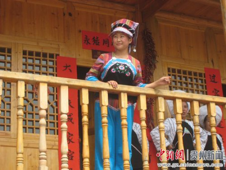 2012多彩贵州行:双乳峰的美景美人