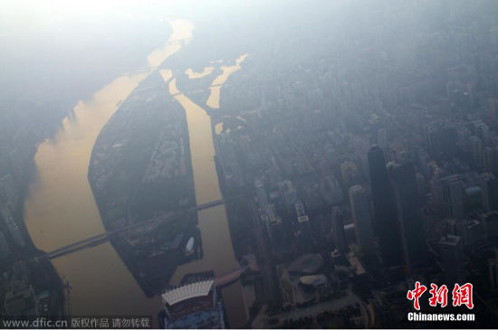 北京到广州航班上拍摄南北雾霾--贵州新闻网:中