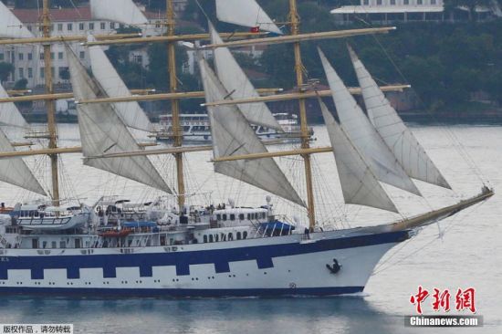 世界最大帆船现身博斯普鲁斯海峡--贵州新闻网