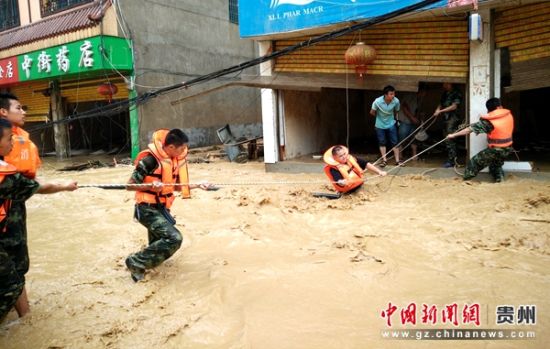 贵州黎平洪灾来袭 消防部队鏖战救灾一线--贵州