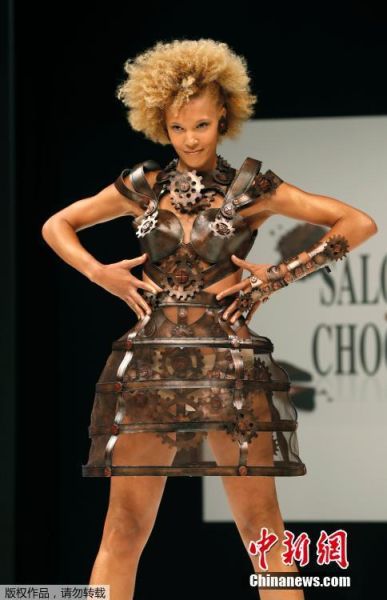 巴黎巧克力时装秀 模特演绎甜蜜时装--贵州新闻