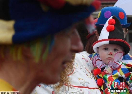 英国伦敦小丑欢聚一堂 纪念小丑之父--贵州新