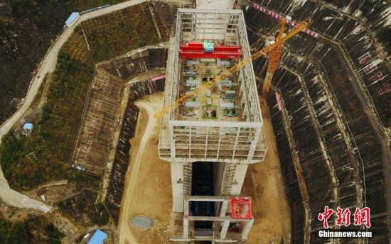 乌江构皮滩水电站通航工程机电设备开始安装-