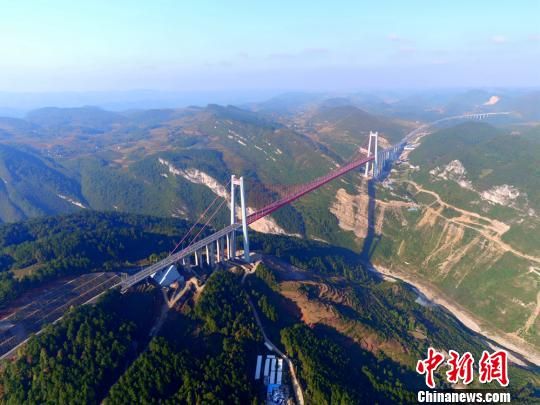 图为贵瓮高速公路清水河大桥。(贵州省交通厅供图)